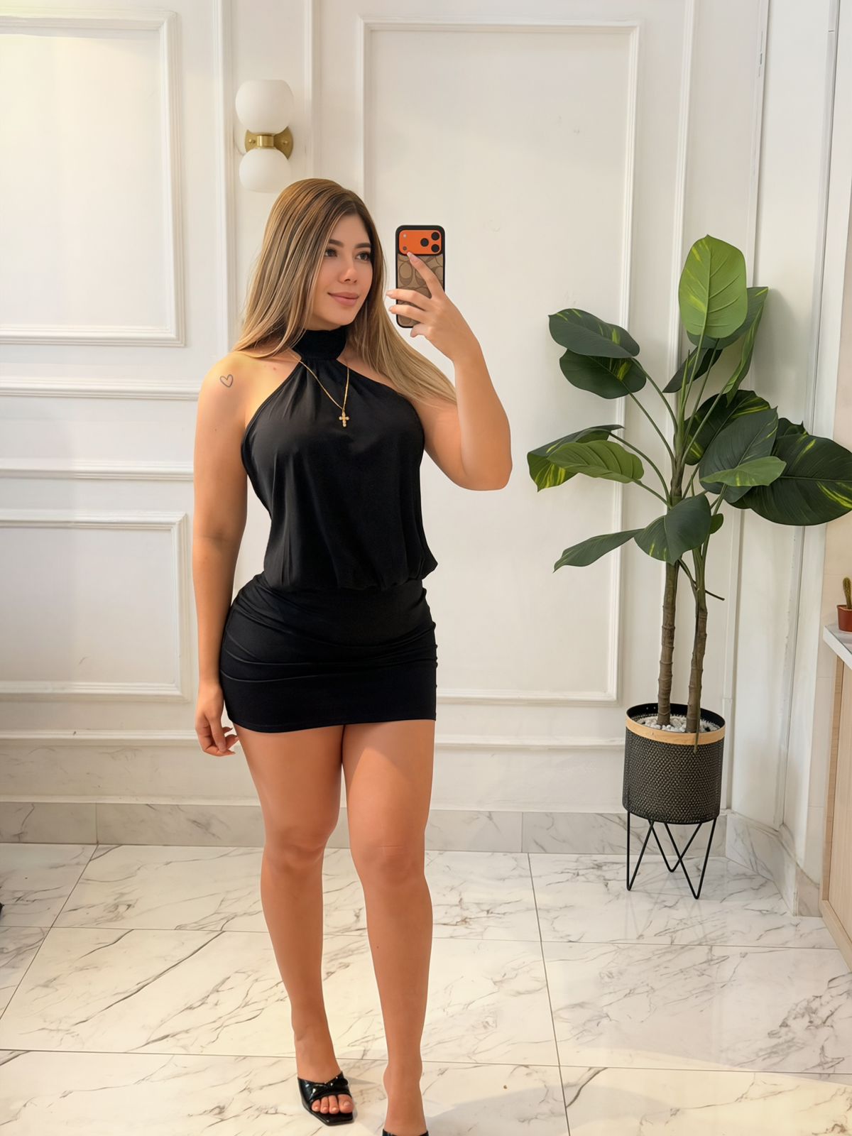 VESTIDO DESTELLANTE CUELLO HALTER